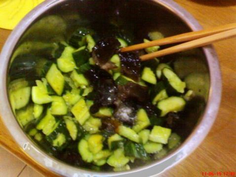 Fungus Mixed with Cucumber recipe