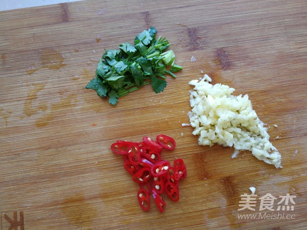 Crispy Sea Rice Mixed with Cucumber recipe
