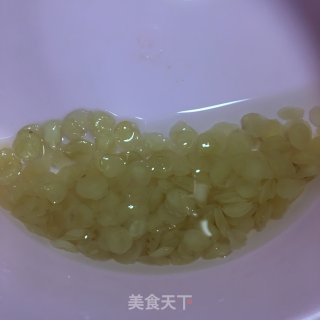 Peach Gum White Fungus Soup recipe
