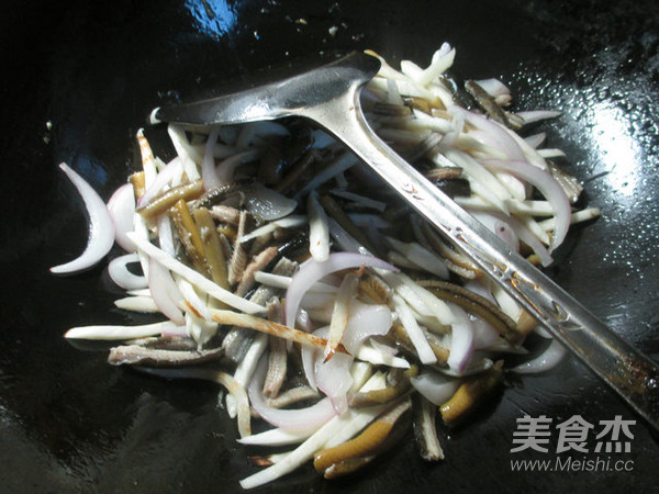 Stir-fried Eel with Onion and Rice recipe