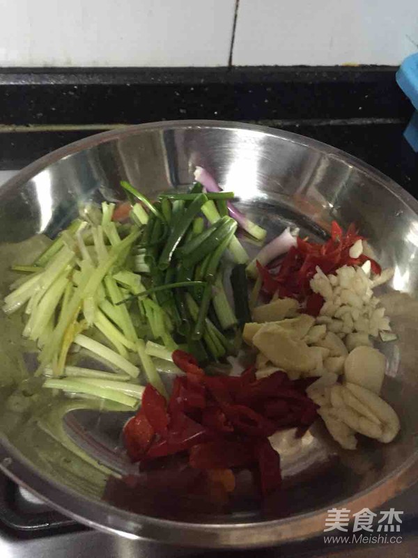 Fried Crab with Ginger and Spring Onion recipe