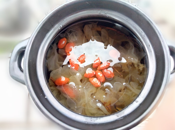 Chinese Wolfberry and White Fungus Soup-ping'an Soup recipe