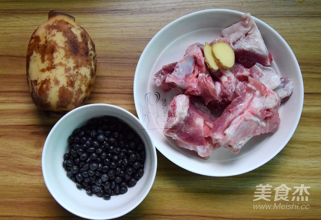 Black Bean Lotus Root Pork Bone Soup recipe