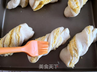 Coconut Twisted Bread Rolls recipe