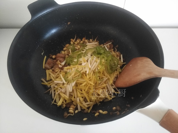 Soy Bean Sprouts Fried Garlic Yellow recipe