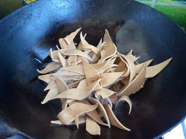 Fried Celery with Bean Curd recipe