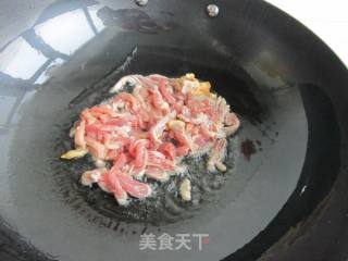 Stir-fried Pork with Naan Skin Sprouts recipe