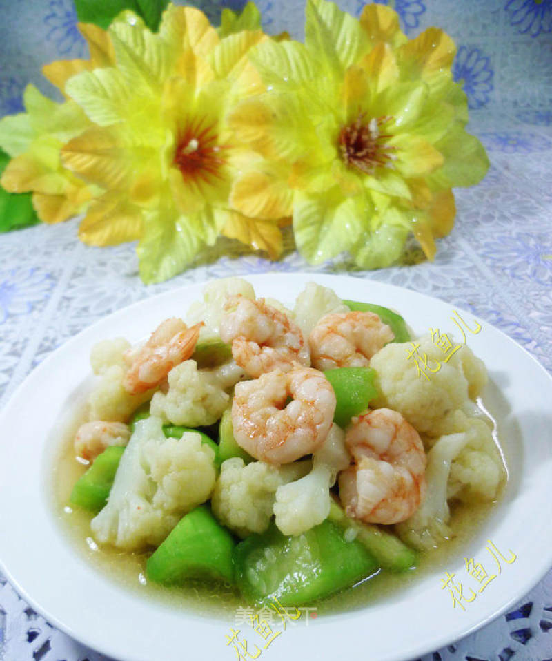 Stir-fried Cauliflower with Shrimp and Loofah recipe