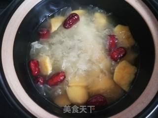 Fruit in The Soup-sweet Pear Sweet Potato and White Fungus Soup recipe