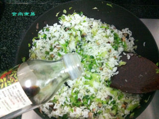 Fried Rice with Lettuce and Mushrooms and Eggs recipe