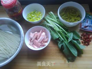 Stir-fried Rice Noodles with Pickled Peppers and Rape recipe