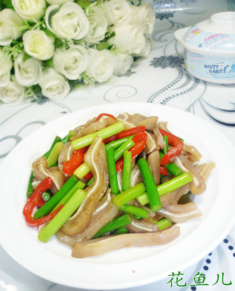 Stir-fried Pork Ears with Garlic Stalks