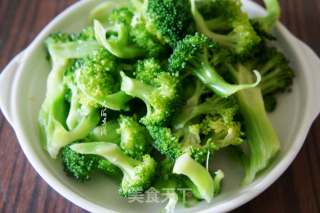 Cold Broccoli Black Fungus recipe