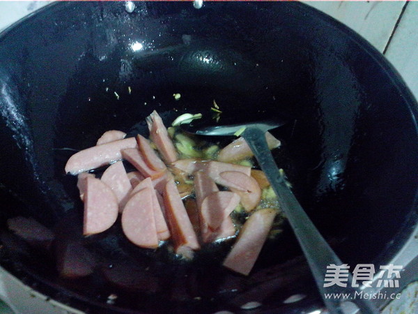 Stir-fried Meat Sausage with Bean Sprouts recipe