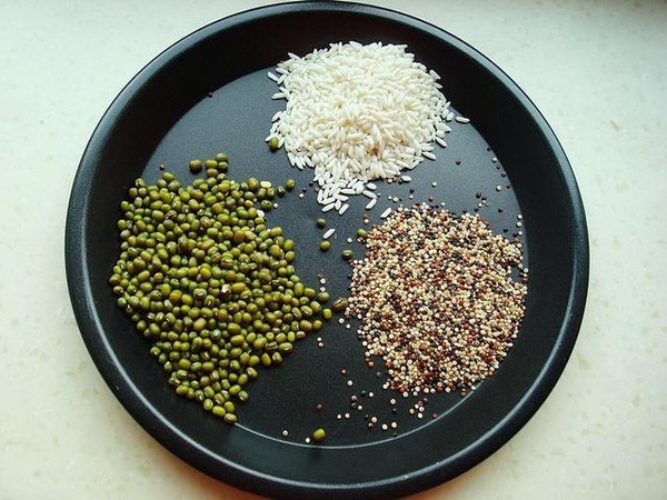 Colorful Quinoa and Mung Bean Porridge recipe