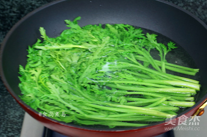 Garland Chrysanthemum Meat Dumplings recipe