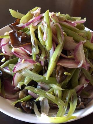 Stir-fried Black Fungus with Dragon Sprout and Beans recipe