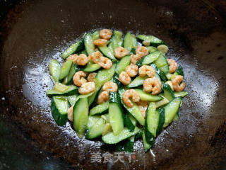 Fried Shrimp with Cucumber recipe