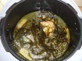 Pig's Trotter Seaweed Soup-through Your Black Hair recipe