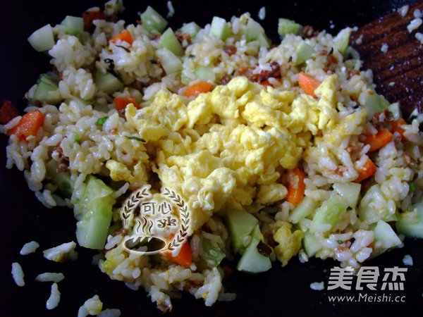 Tuna Fried Rice with Egg Yolk recipe