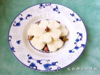 Flower-shaped Coconut Milk Parfait recipe