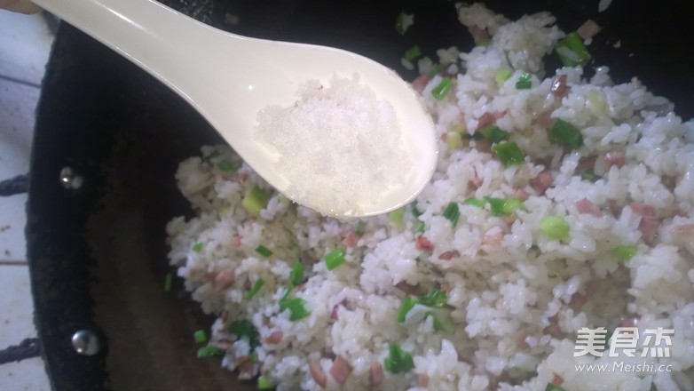 Fried Rice with Scallion and Red Intestine recipe