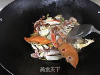 Stir-fried Crab with Ginger and Green Onion recipe