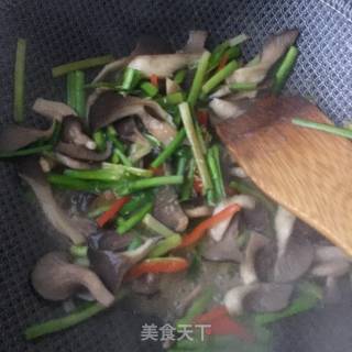 "kaishou Vegetarian" Stir-fried Mushrooms with Leek recipe