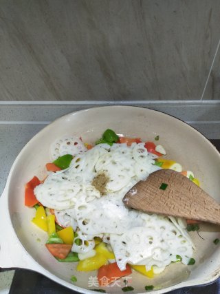 Stir-fried Lotus Root with Colored Pepper recipe