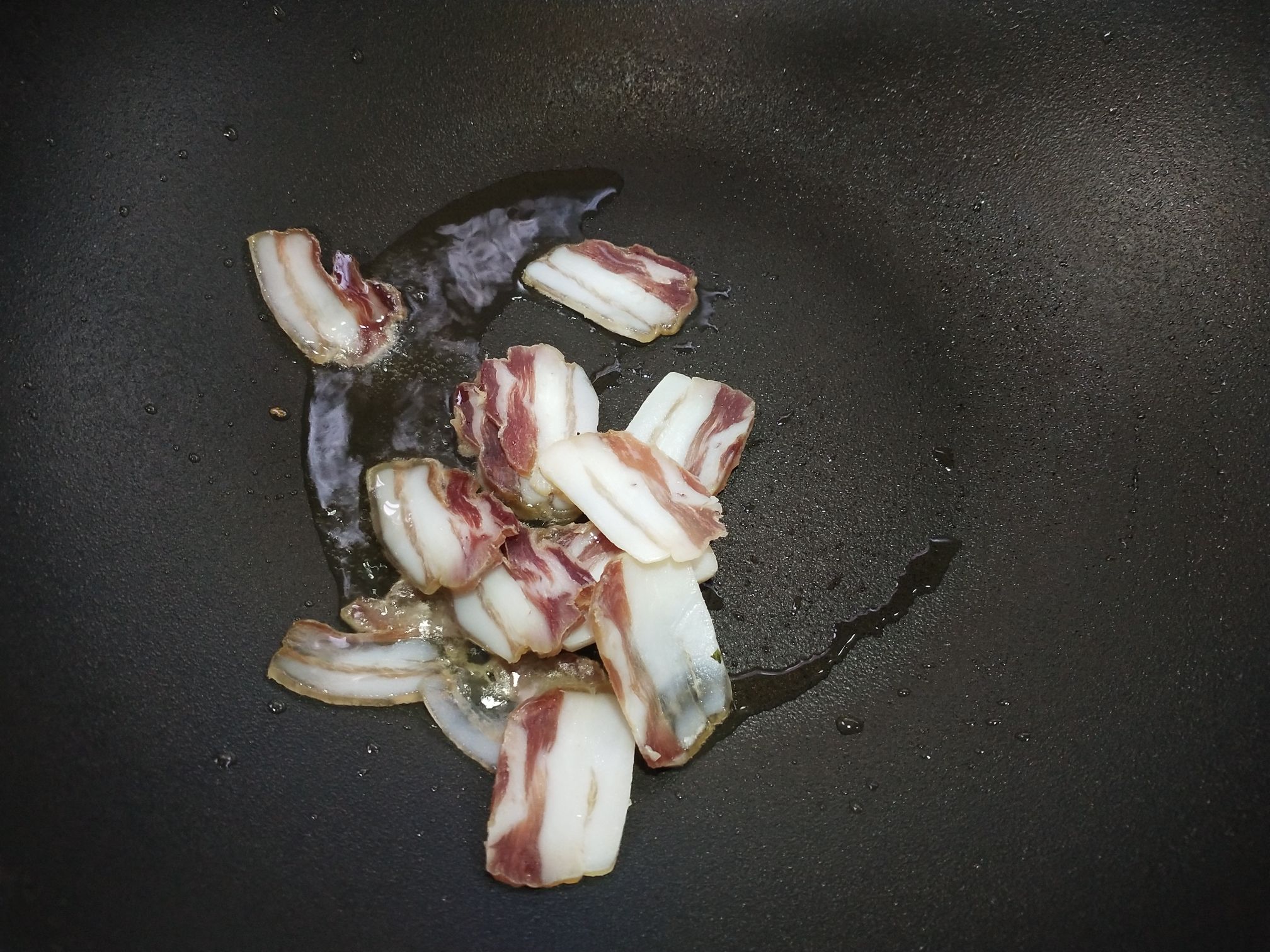 Stir-fried Bacon with Artemisia Quinoa recipe