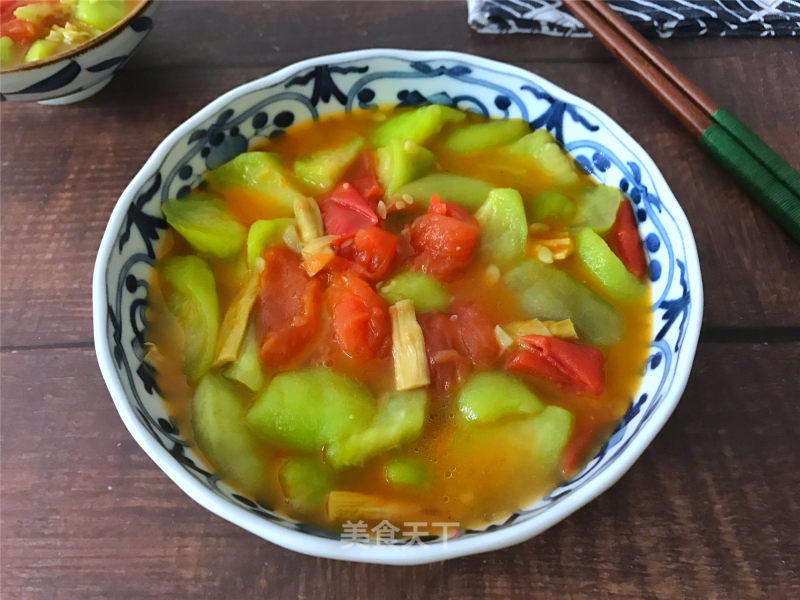 Stir-fried Loofah with Tomato and Bamboo Shoots