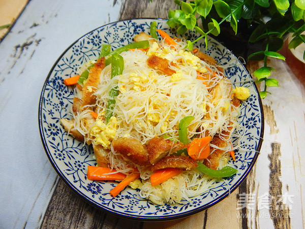 Stir-fried Rice Noodles with Green Pepper Chicken Chop recipe