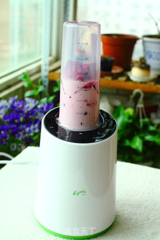 Dragon Fruit Milkshake recipe