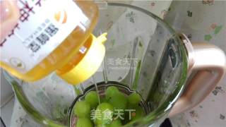 Freshly Squeezed Honey Grape Drink recipe