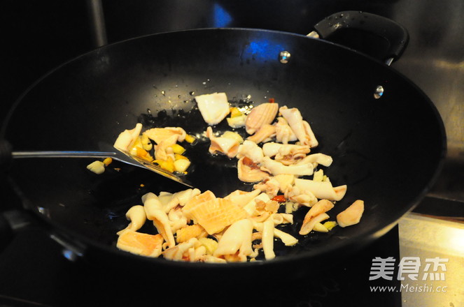 Stir-fried Squid with Leek Moss and Clean Up recipe