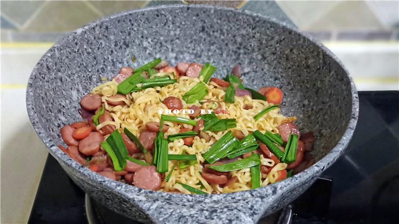 Bawang Supermarket丨fried Noodles with Beef Sausage recipe