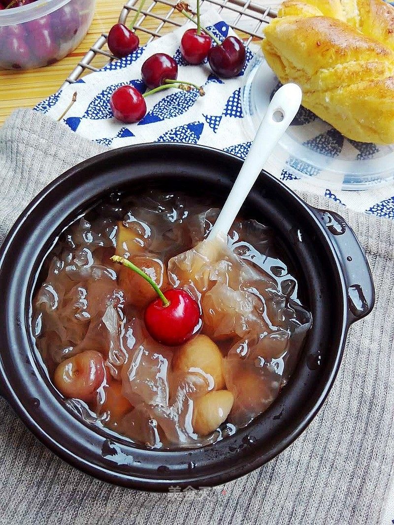Fig and Cherry Tremella Soup