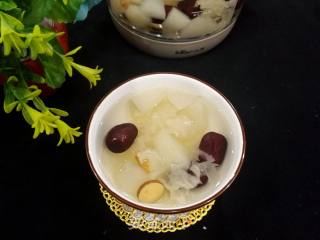 Red Dates, Tremella and Snow Pear Soup recipe