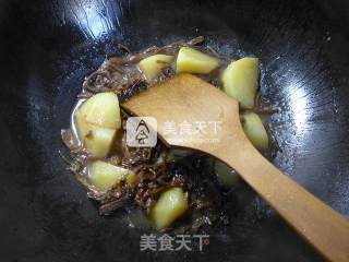 Boiled Potatoes with Bamboo Shoots and Dried Vegetables recipe