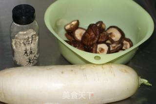 Summer Appetizer Soup---white Radish, Mushroom and Pepper Pork Bone Soup recipe