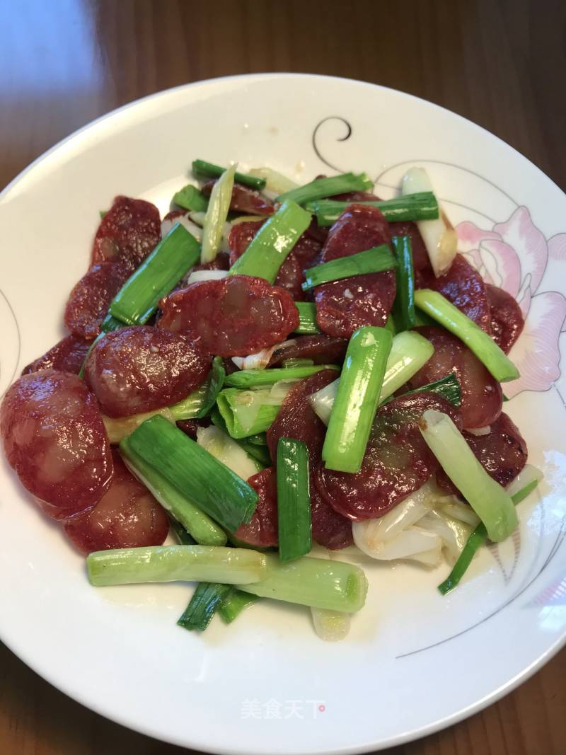 Stir-fried Sausage with Green Garlic recipe