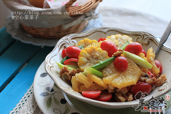 Vegetable and Fruit Salad with Walnuts and Vinaigrette recipe