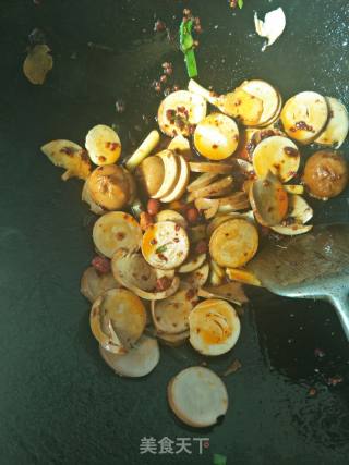 Stir-fried Vegetarian Chicken with Garlic Sprouts recipe