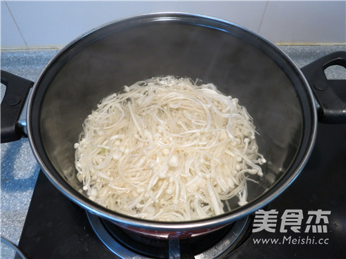 Cold Bitter Chrysanthemum Flammulina recipe