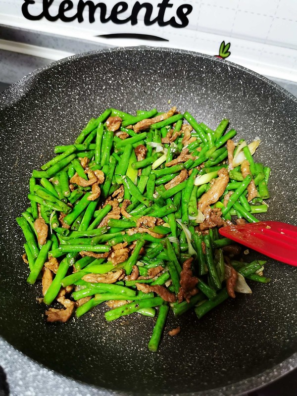 Stir-fried Shredded Pork with Cowpea recipe