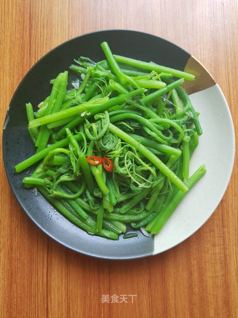 Stir-fried Melon Seedlings with Garlic recipe
