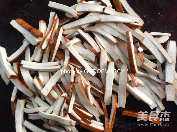 Get Rid of The "fat Monarch" Meal, Fried Pork with Dried Celery and Dried Seeds recipe