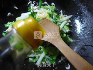 Stir-fried Cabbage with Leek and Shrimp Skin recipe