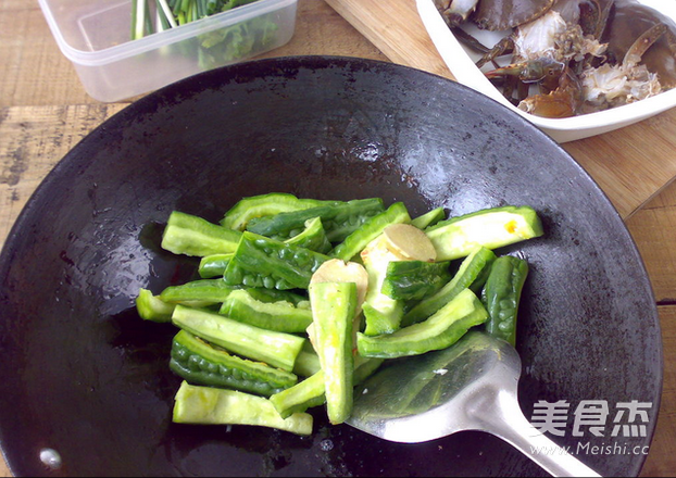 Crab Boiled Bitter Gourd recipe