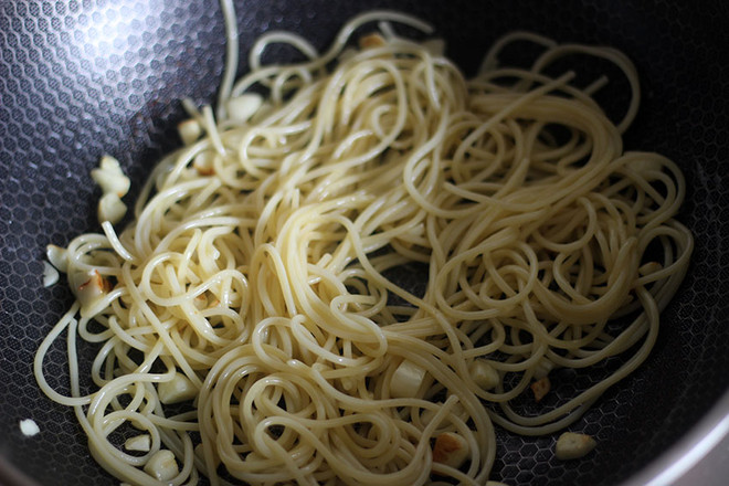 Pasta with Okra and Garlic recipe